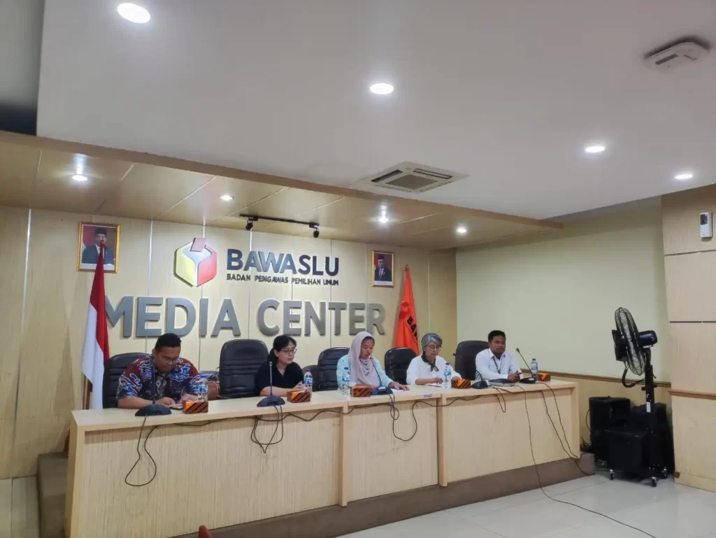 Konferensi pers Suara Perempuan Berharga oleh Saya Perempuan Anti Korupsi (SPAK) dan Koalisi Perempuan Indonesia di Gedung Bawaslu RI Jakarta, Kamis, 18 Januari 2024.