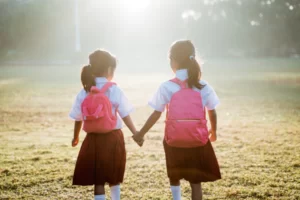 Ilustrasi memilih sekolah untuk anak