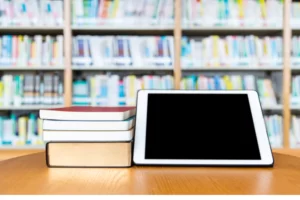 Ilustrasi buku digital atau buku fisik