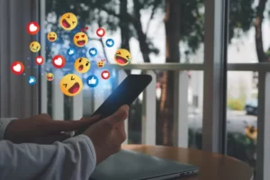 Ilustrasi diet media sosial. Foto oleh Marot Khobtakhob dari Getty Images untuk Canva Pro.