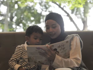 Ilustrasi melatih anak bicara/Bukbis Ismet Candra Bey/digitalMamaID