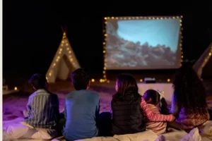 Ilustrasi sistem rating film di Indonesia/Foto: FG Trade Latin/Getty Images Signature