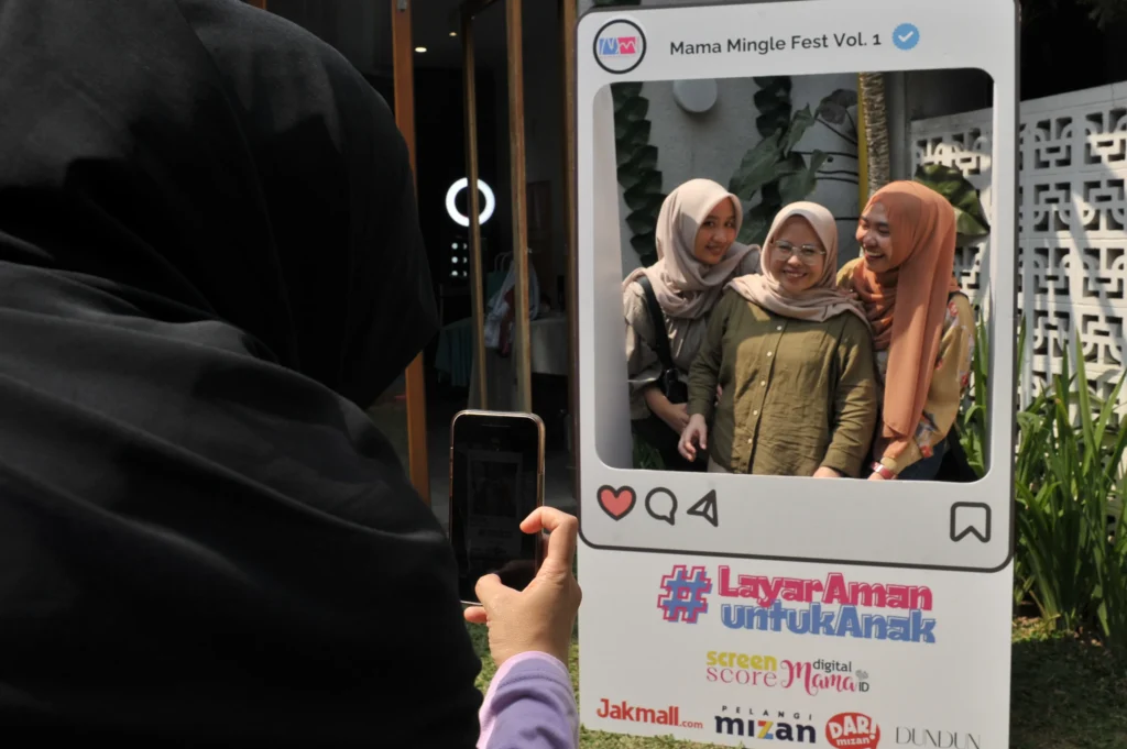 Foto bersama di Mama Mingle Fest Vol.1: CHill and Chat.