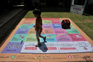 Bermain ular tangga literasi digital di Mama Mingle Fest Vol.1: Chill and Chat.