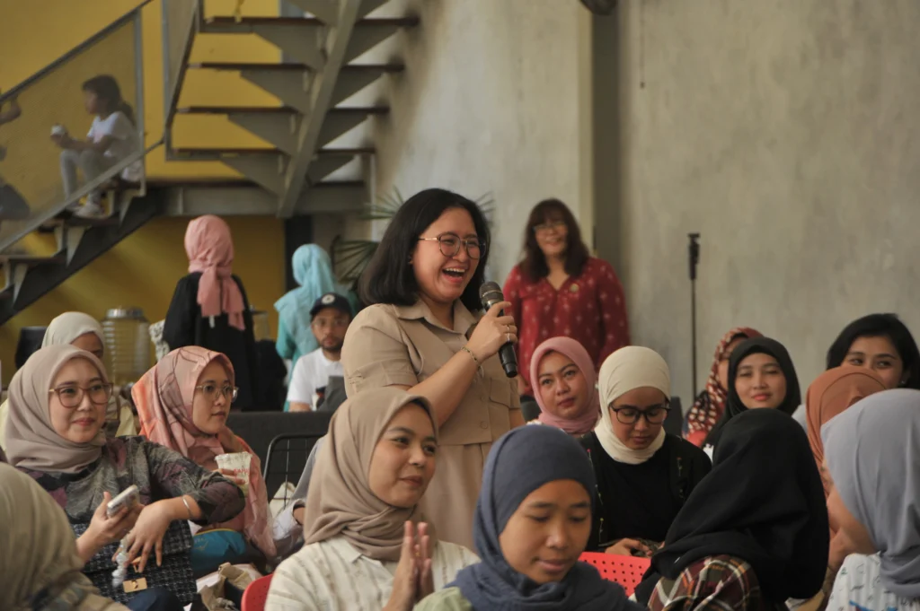 Antusiasme peserta dalam Mama Mingle Fest Vol.1: Chill and Chat yang diselenggarakan di Bandung, Sabtu, 31 Agustus 2024.