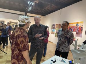 Common Room Network Foundation bersama Kedutaan Besar Inggris di Jakarta menggelar Pameran Jejaring Warga dengan tema “Merajut Akses Internet Berbasis Komunitas yang Bermakna di Indonesia”. Acara digelar di Bentara Budaya Jakarta, di Jakarta Pusat, pada Jumat (2/5/2025).