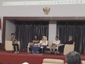 Bedah buku “A Giant Pack of Lies part 2”/Penny Yuniasri/digitalMamaID