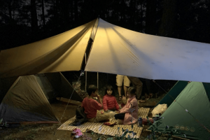 Ilustrasi camping bareng anak