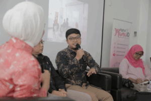 Manager of General Affair Litara Foundation, Aldi Ramadhan Fahlevi dalam acara Mama Mingle Fest Vol.2 yang diinisiasi oleh digitalMamaID di Gedung Bursa Efek Indonesia (BEI) Kantor Perwakilan Jawa Barat, Jalan P.H.H. Mustafa Kota Bandung, Sabtu, 13 September 2025. (Djuli Pamungkas/digitalMamaID)