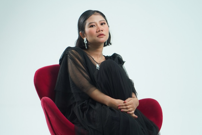 Penyanyi Mirna Nurmala