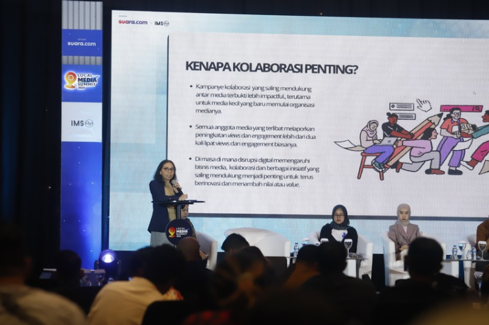 Editor in Chief Magdalene Devi Asmarani saat menjelaskan tentang Women News Network di Local Media Summit 2025 yang diselenggarakan di J.W. Marriot, Jakarta, Selasa, 7 Oktober 2025. (Doc. Suara.com)