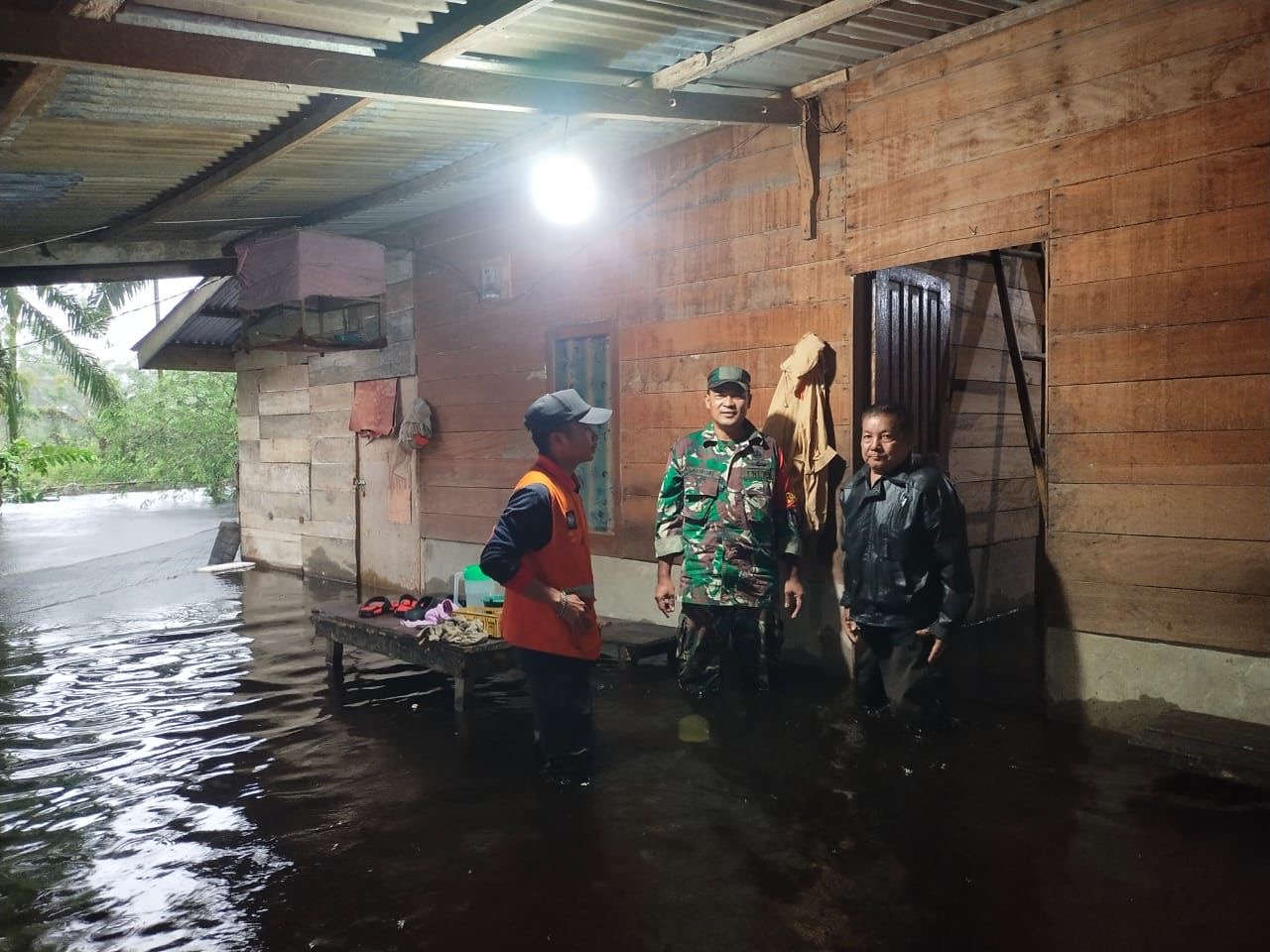 Kondisi banjir di Kabupaten Aceh Selatan, Provinsi Nanggroe Aceh Darussalam. Petugas Gabungan telah turun ke lokasi terdampak, Kamis, 28 November 2025/Dok. BPBD Kabupaten Aceh Selatan