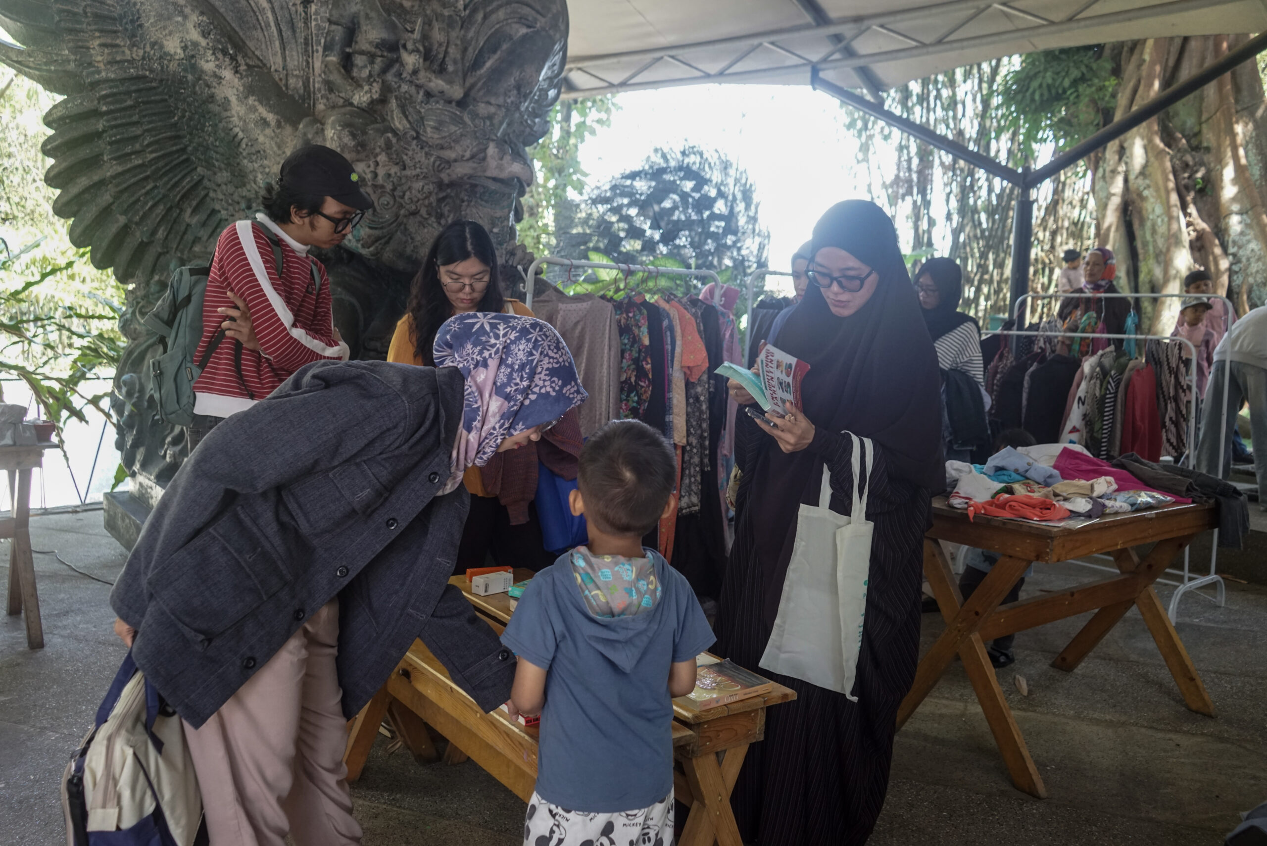 Pasar Tukar pada Mama Mingle Fest Vol. 3 di NuArt Sculpture Park, Bandung, Sabtu, 25 Juli 2025. (Dok. digitalMamaID)